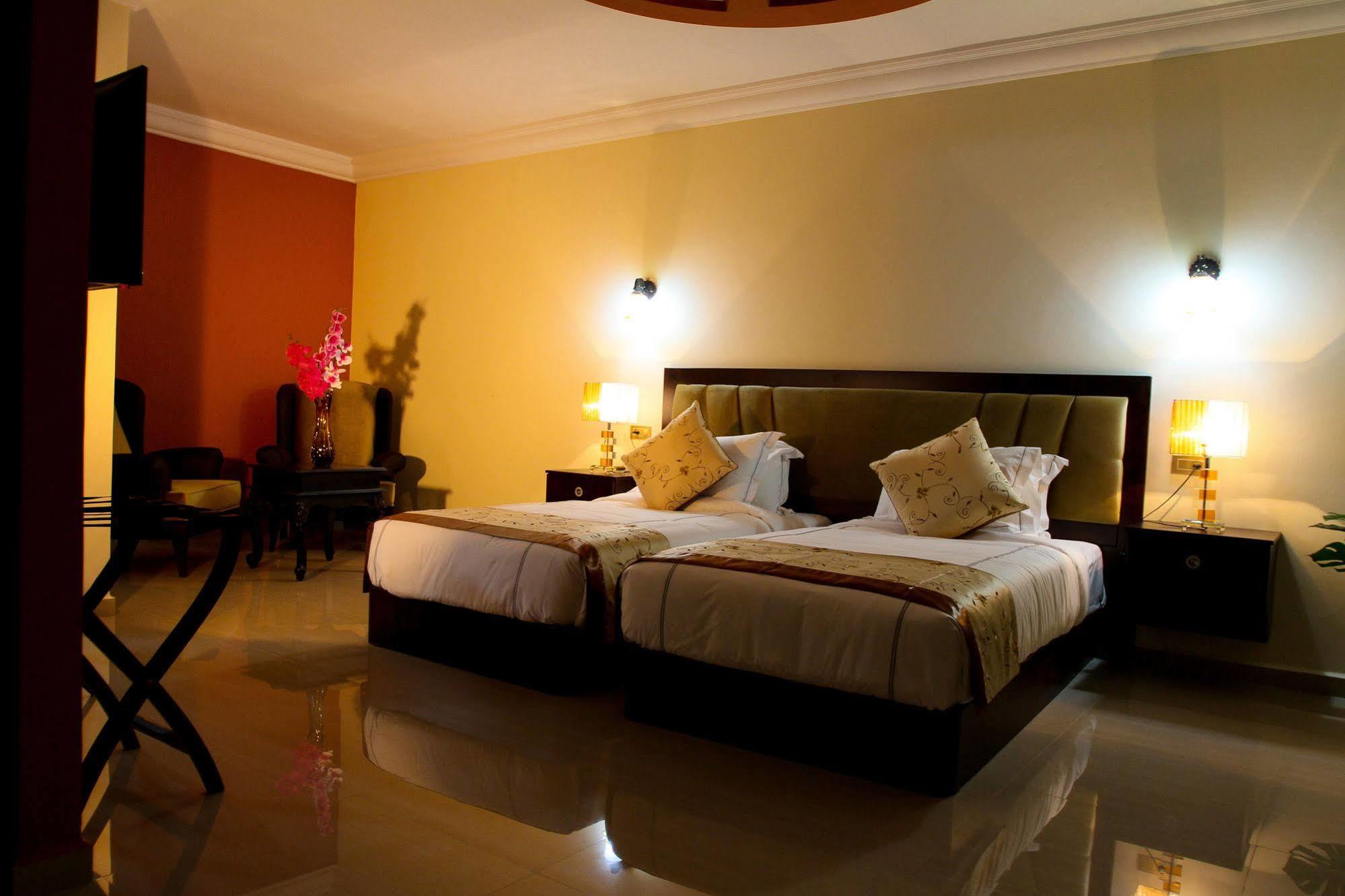 Queen Plaza Hotel Hebron Eksteriør bilde